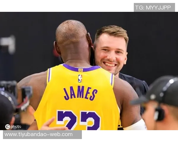 沃西分析东契奇与里夫斯的持球能力与影响力对比